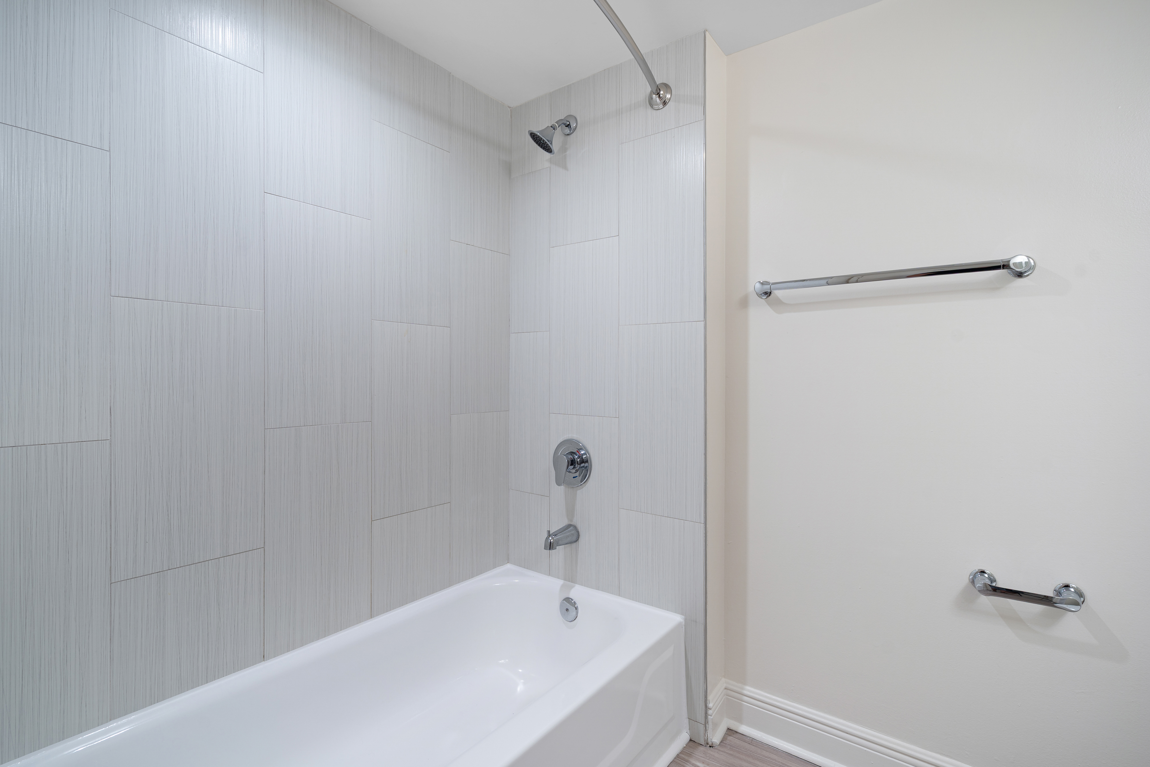 Waterways Village - Aventura, FL - Bathroom