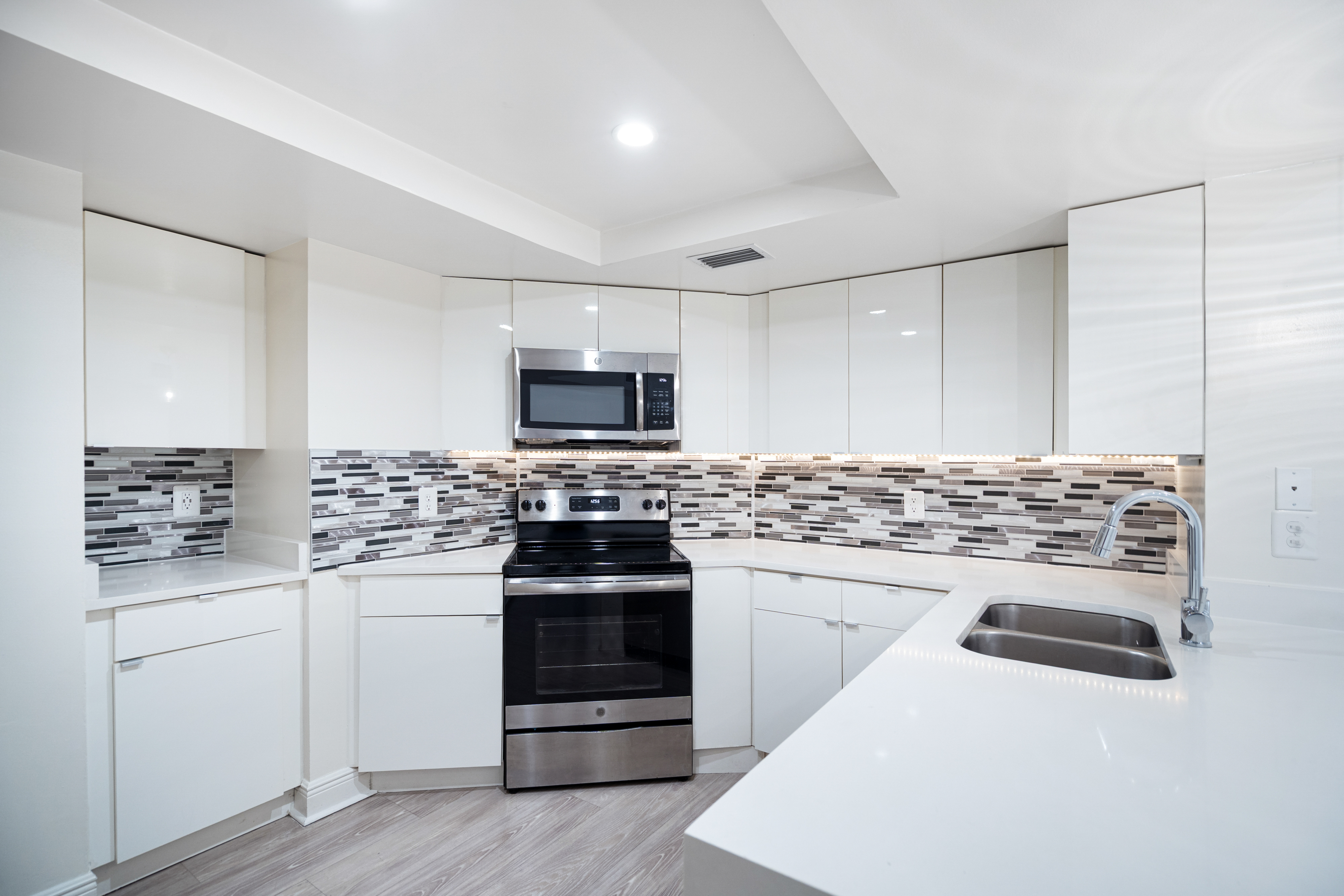 Waterways Village - Aventura, FL - Kitchen